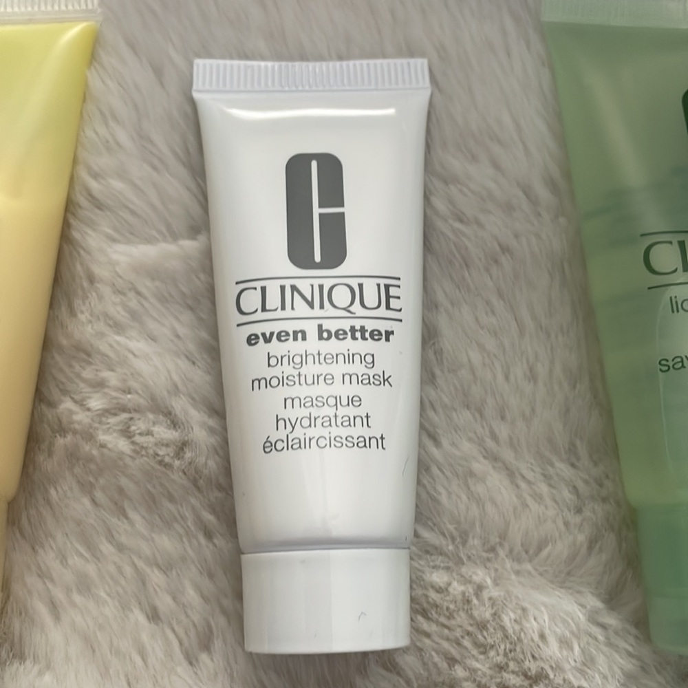 Clinique Gift Set - Picture 5 of 13